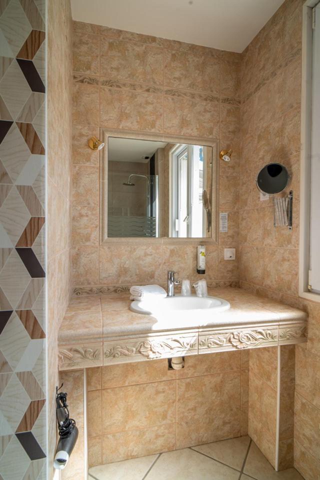 Logis Hotel Majestic Chatelaillon Plage - La Rochelle Номер фото